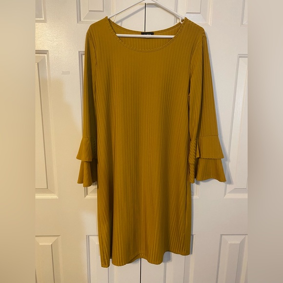 Mustard Shift Dress | L | Yellow, Flared Sleeves, Detachable Necklace - Picture 2 of 6